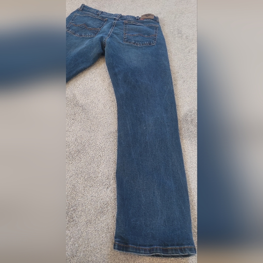 Wrangler Relaxed Blue Jeans with Classic Medium Wash - Picture 11 of 12